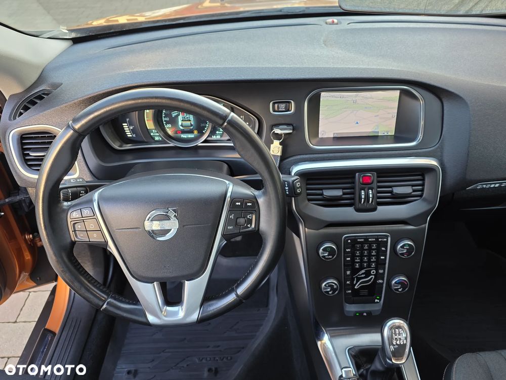 Volvo V40 Cross Country D3 Momentum - 25