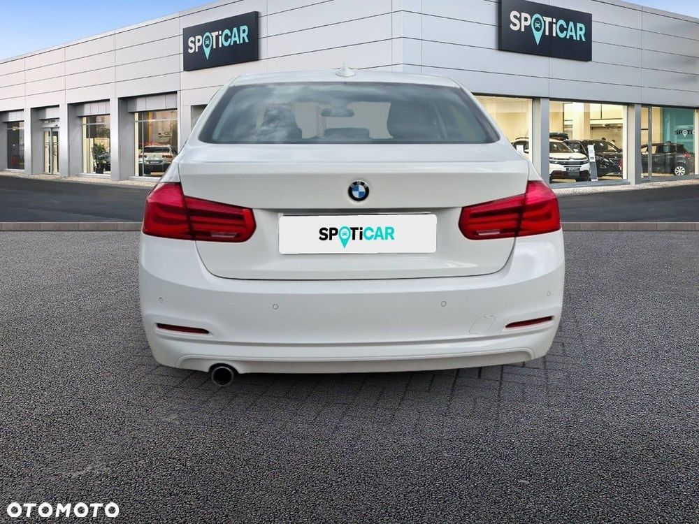 BMW Seria 3 318i - 5