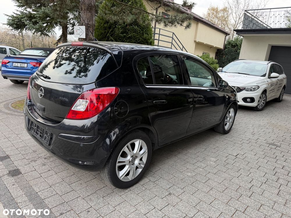 Opel Corsa 1.2 16V Cosmo - 5