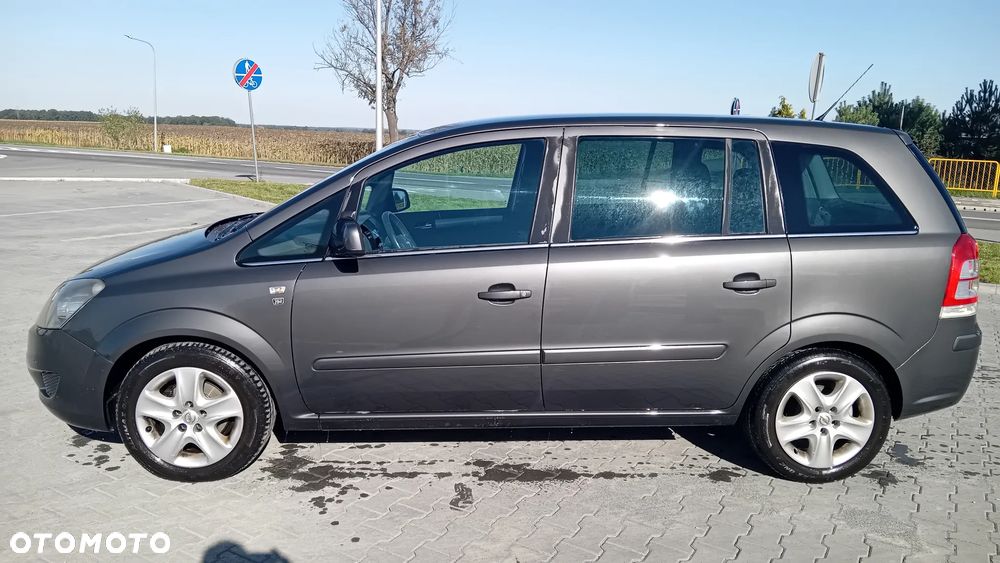 Opel Zafira 2010 photo 3