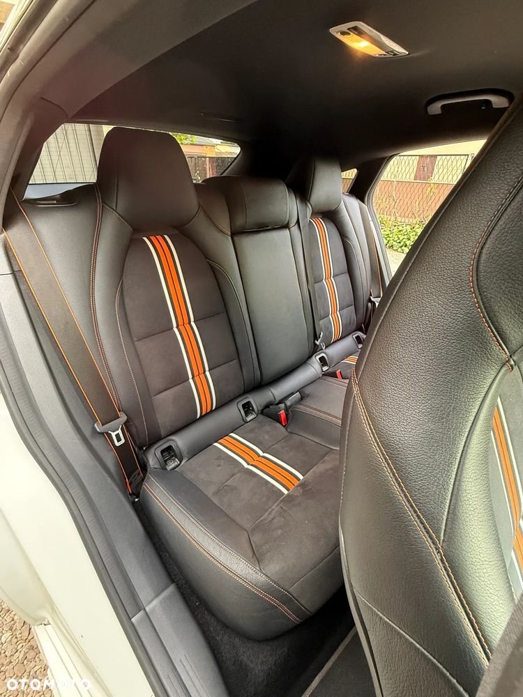 Mercedes-Benz CLA 200 7G-DCT Orange Art Edition - 24
