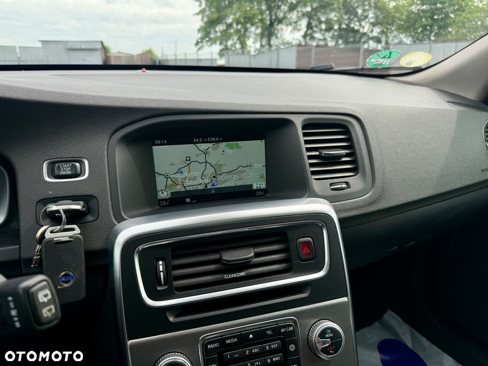 Volvo V60 Cross Country - 15