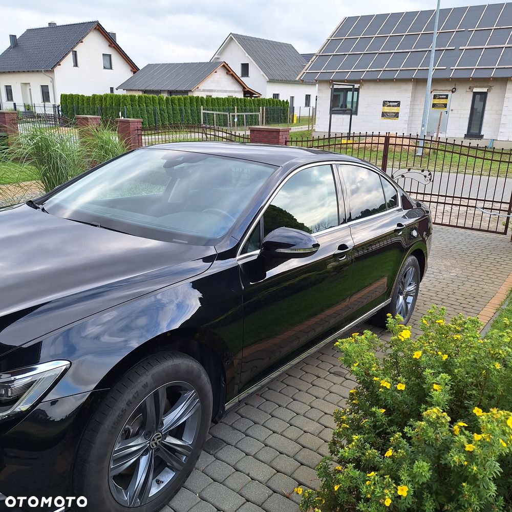 Volkswagen Passat - 2