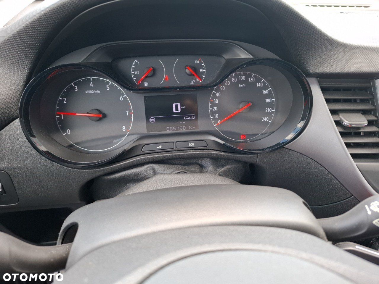 Opel Crossland X - 10