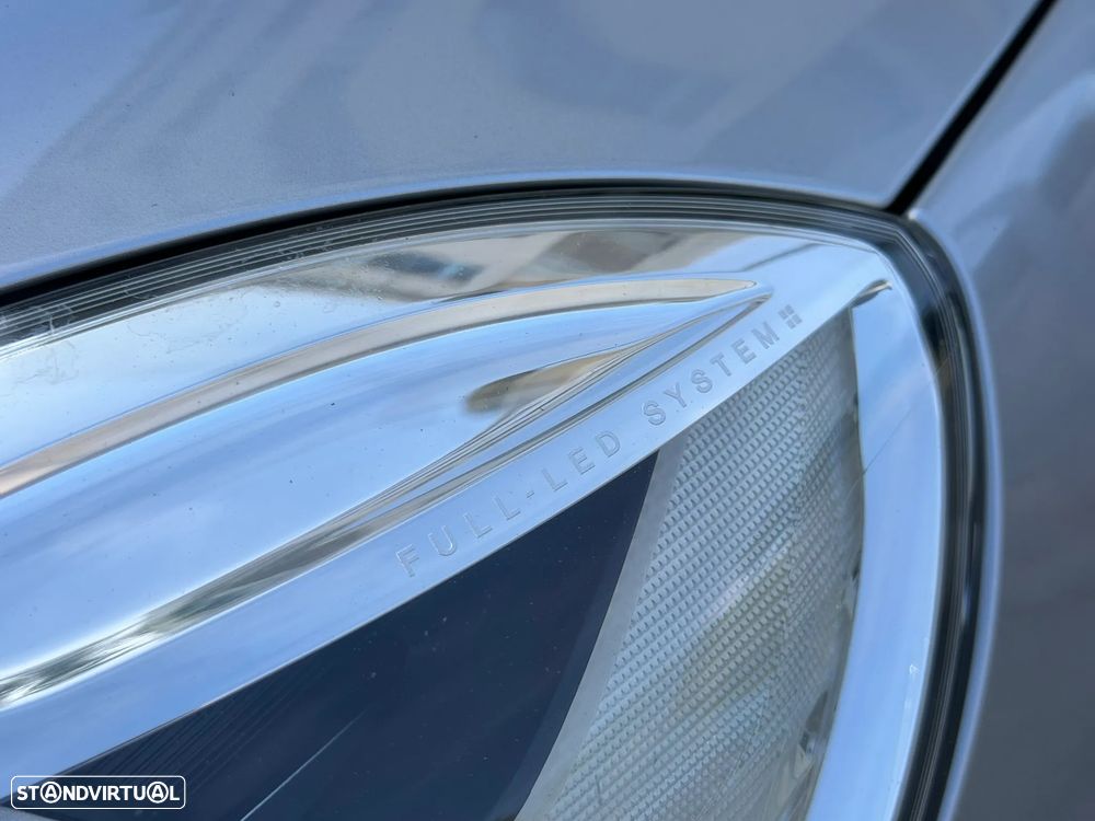 Volvo V40 2.0 D3 Momentum Geartronic - 28