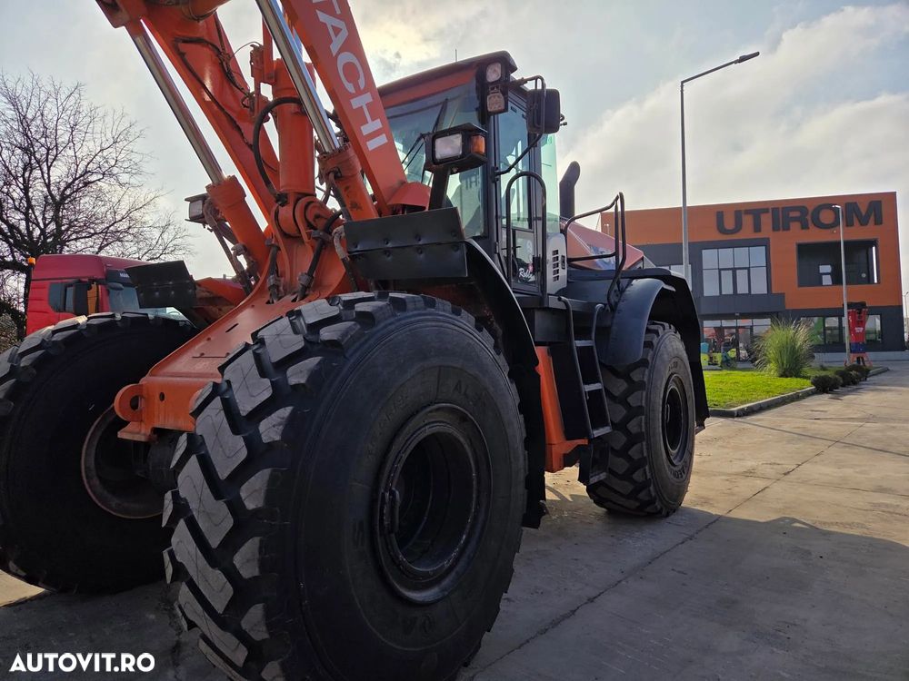 Hitachi Cupa 5mc, 28tone, ANVELOPE NOI, VIRARE prin JOYSTICk, Gresare automata, Inaltiime basculare cupa 4,3m, Lama noua la cupa, produs in JAPONIA, camera luat vederi spate, posibilitate leasing, motor 282 CP, STARE BUNA, PROMOTIE 86.900 EUR+tva - 38