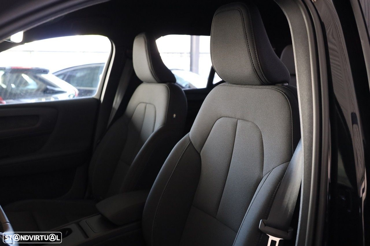 Volvo EX40 82 kWh Single Motor Extended Range Black Edition - 4