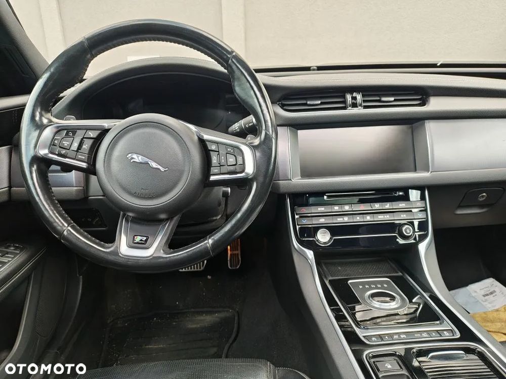 Jaguar XF 2.0 i4D AWD R-Sport - 3