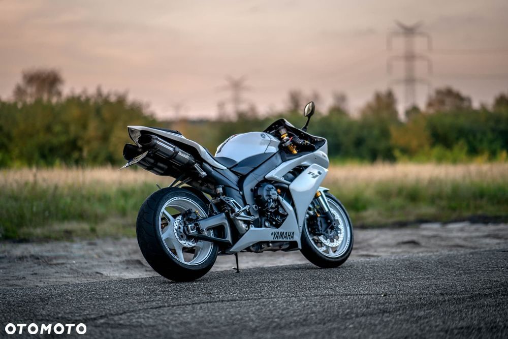 Yamaha R1 - 7