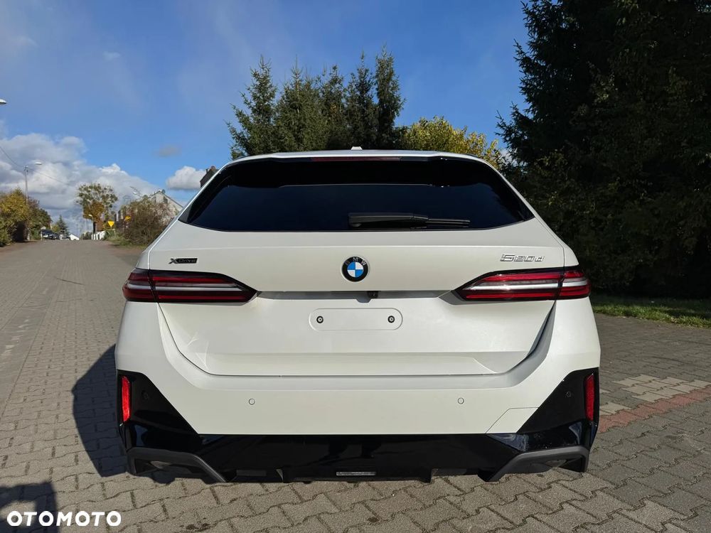 BMW Seria 5 520d xDrive Touring - 11