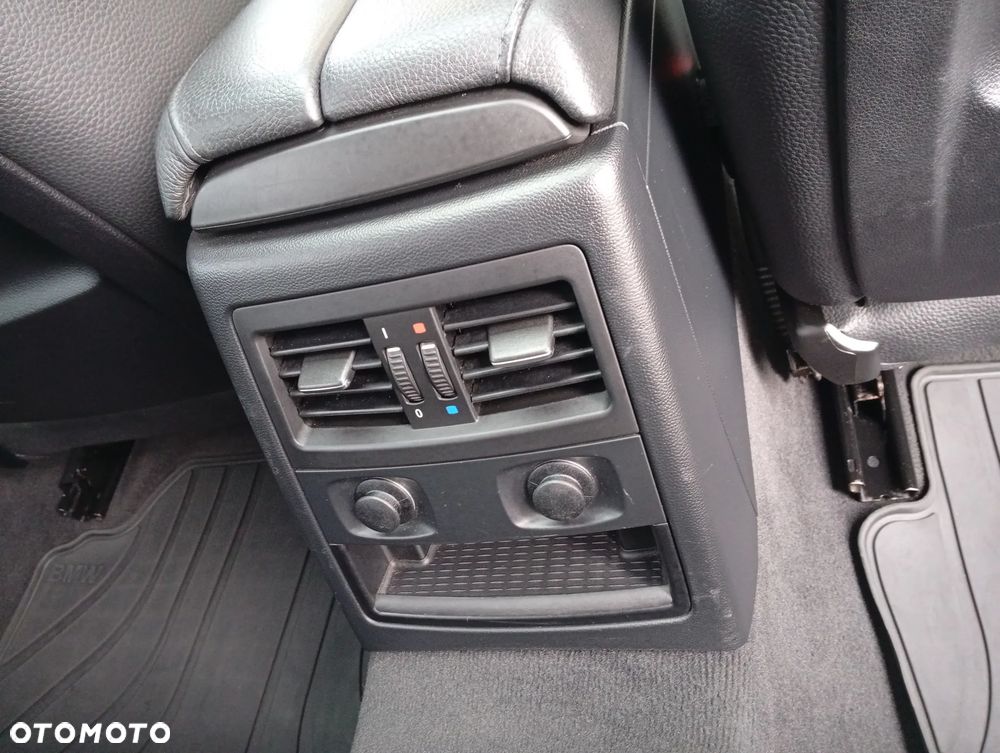 BMW Seria 3 320d DPF Edition Sport - 23