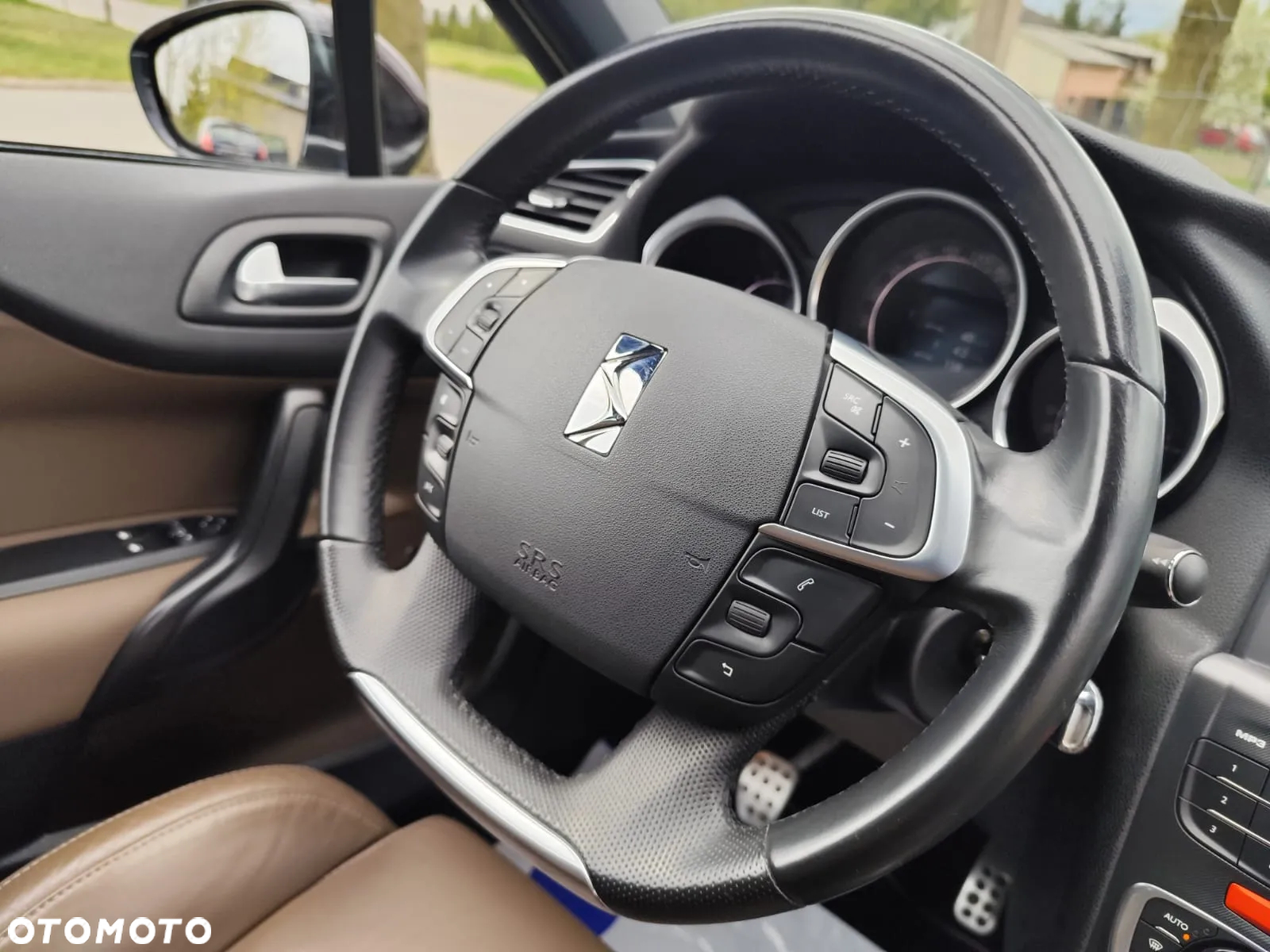 Citroën DS4 e-HDi 115 SoChic - 28