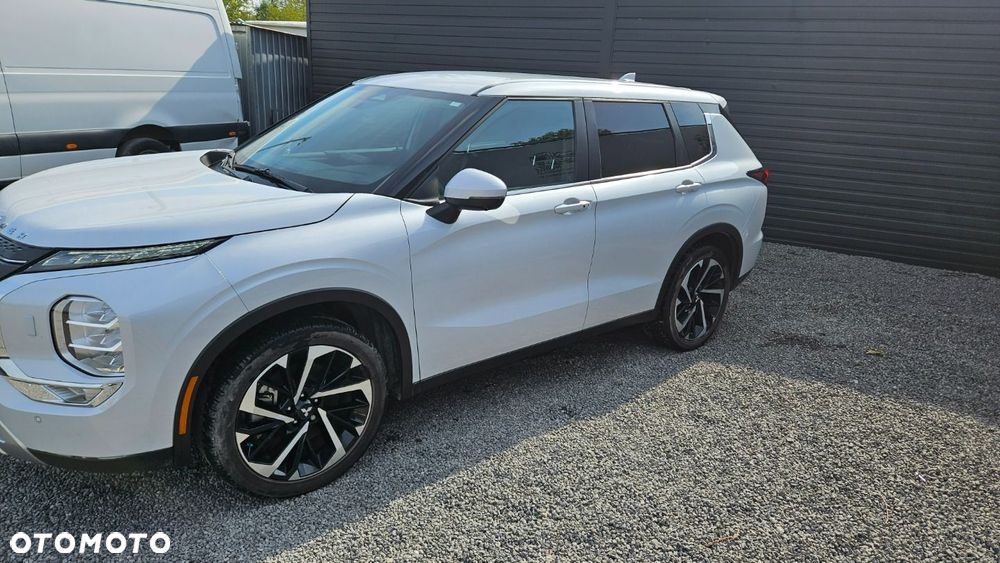 Mitsubishi Outlander - 3