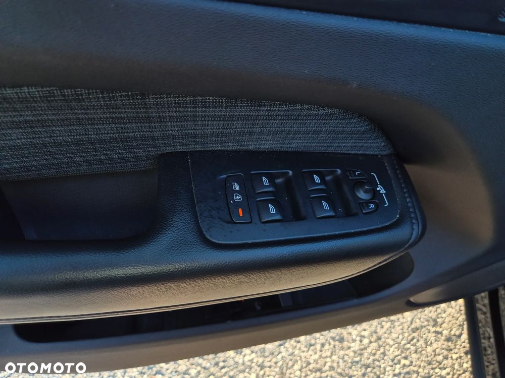 Volvo XC 60 B4 D Essential - 7