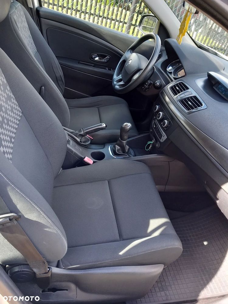 Renault Megane dCi 90 FAP Paris - 6