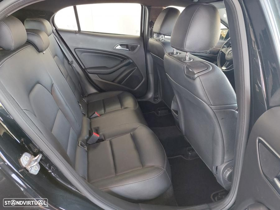 Mercedes-Benz GLA 180 Urban - 34