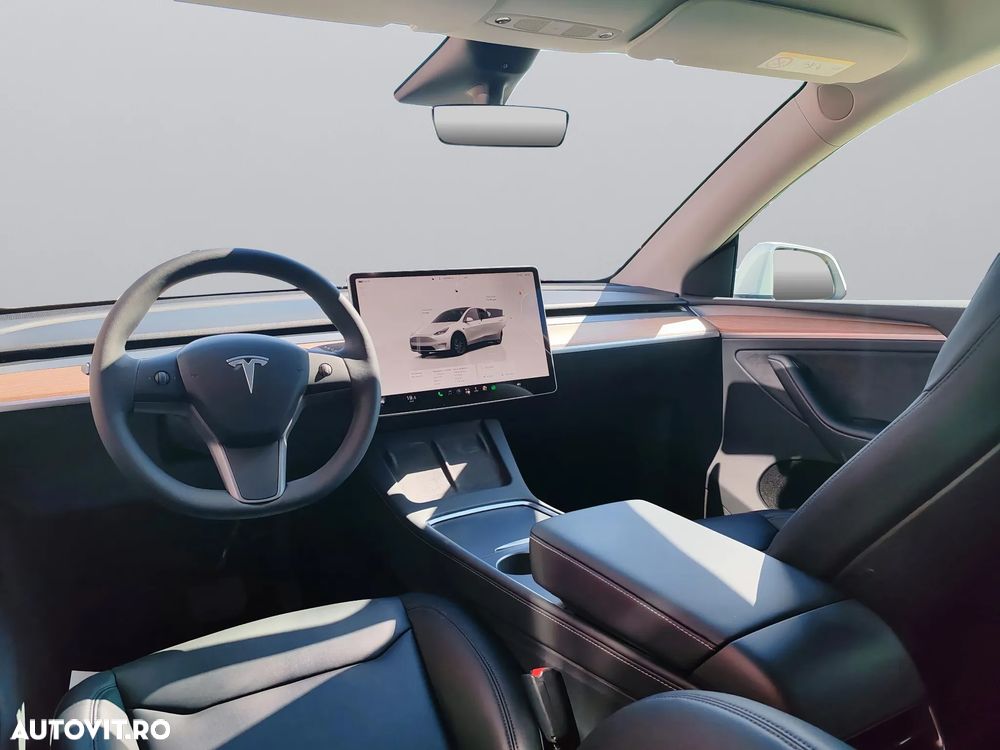 Tesla Model Y Long Range Dual Motor AWD - 11