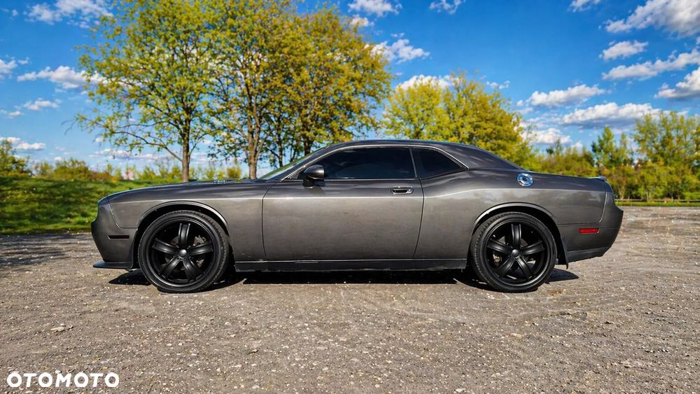Dodge Challenger - 2