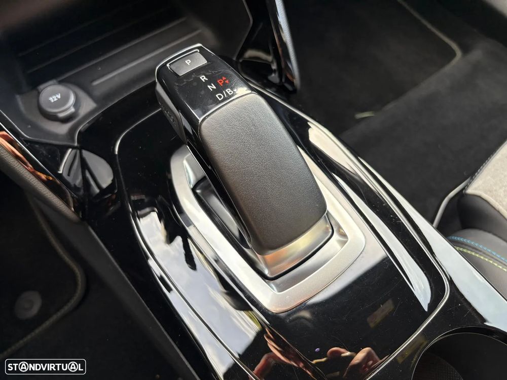 Peugeot e-2008 54 kWh GT - 11