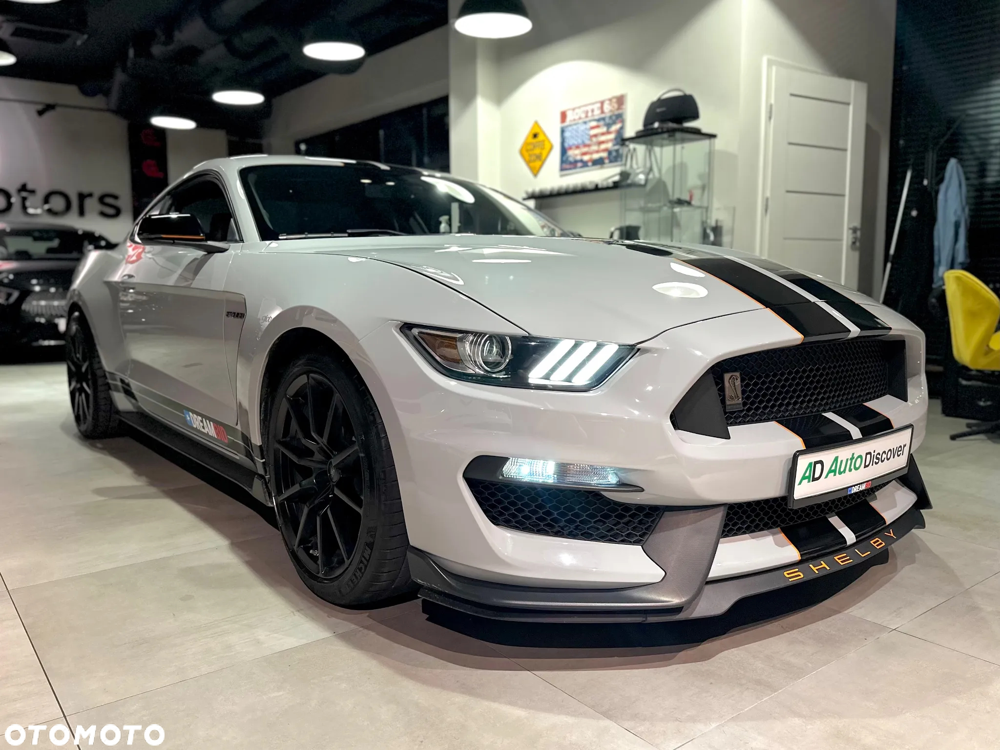 Ford Mustang - 2