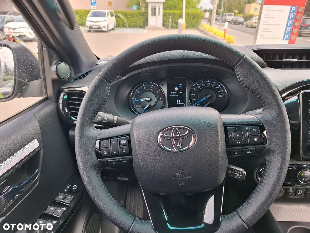 Toyota Hilux 2.8 D-4D Double Cab Invincible 4x4 - 30