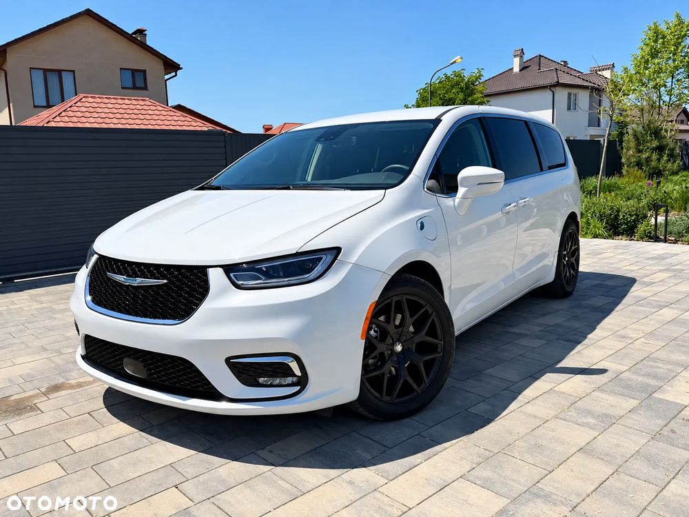 Chrysler Pacifica - 1