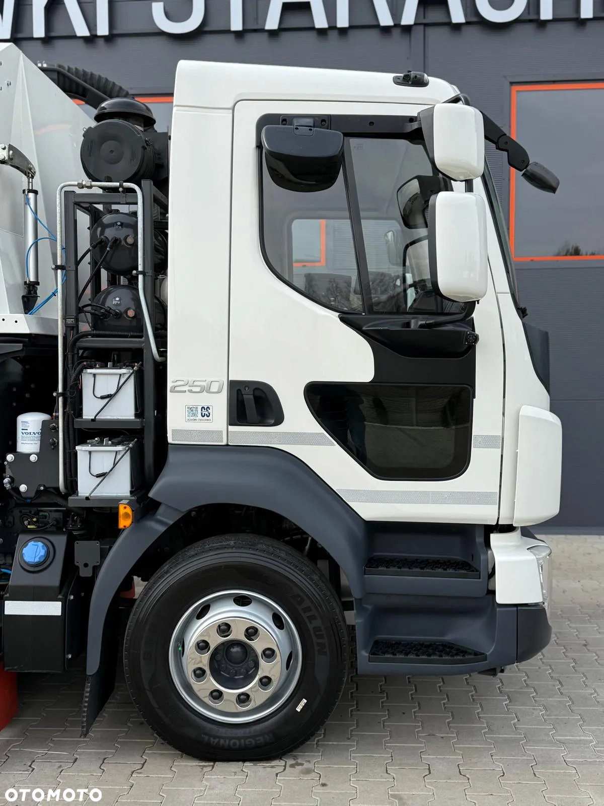 Volvo VOLVO FL 15.250 Euro 6 // zamiatarka dwustronna JOHNSTON VT652 - 30