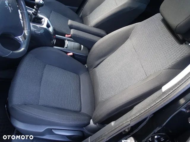 Peugeot 5008 HDI 150 Allure - 24