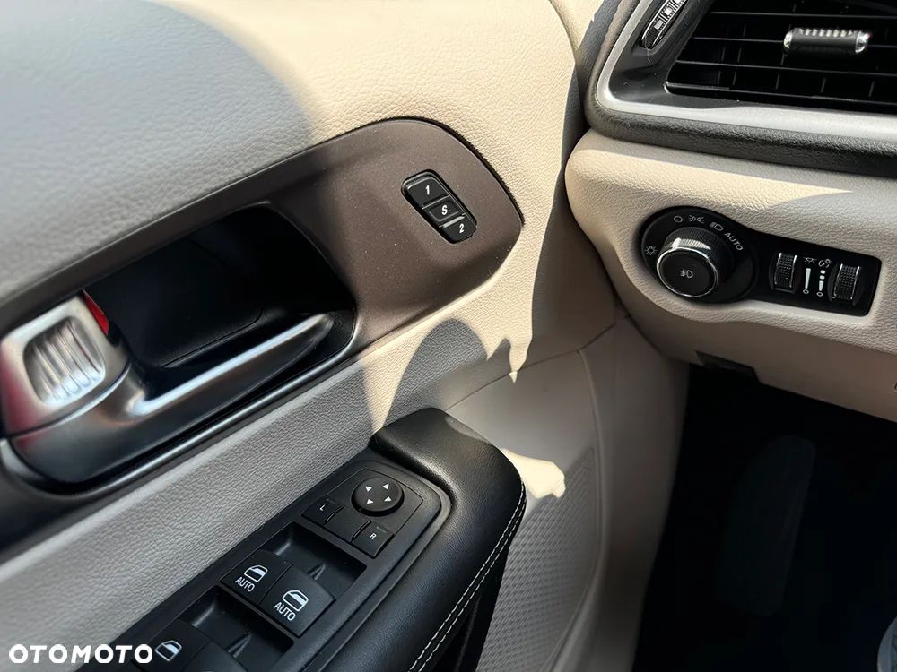 Chrysler Pacifica - 27