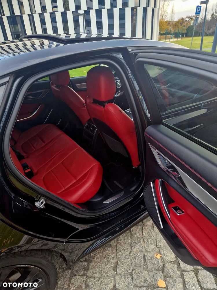 Jaguar XF P300 AWD R-Dynamic SE - 14