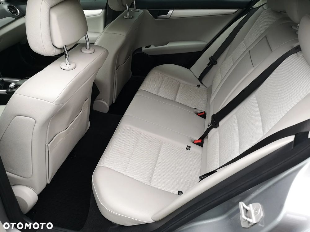 Mercedes-Benz Klasa C 200 CDI BlueEff Avantgarde - 31