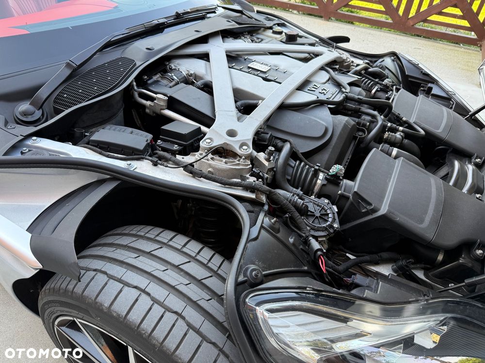 Aston Martin DB11 V12 Coupe - 15