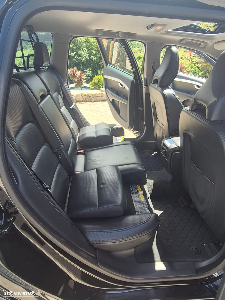 Volvo XC 70 D5 AWD Black Edition - 11