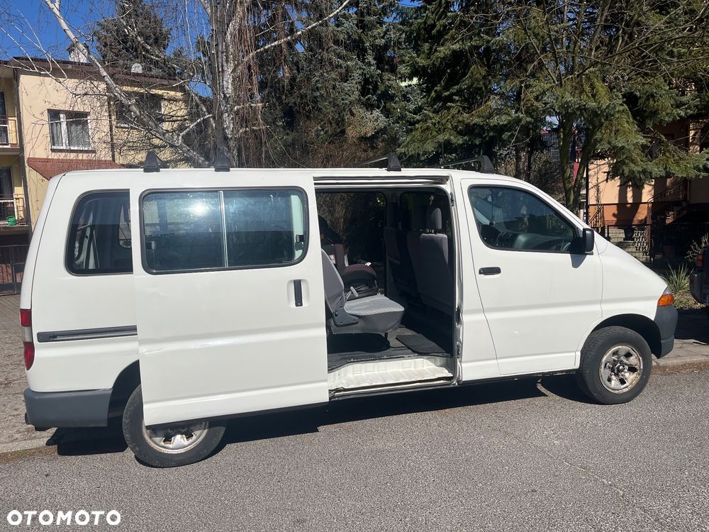 Toyota Hiace - 4