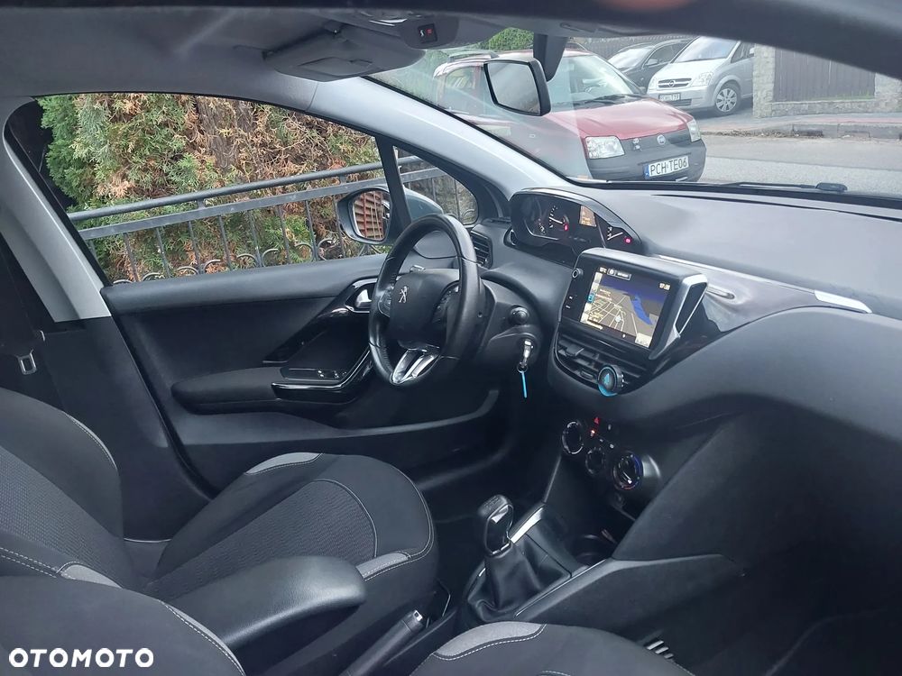 Peugeot 208 - 11