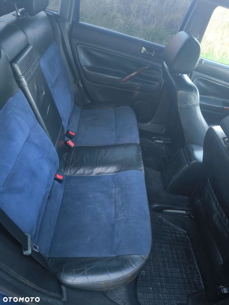Volkswagen Passat 1.9 TDI Highline - 11