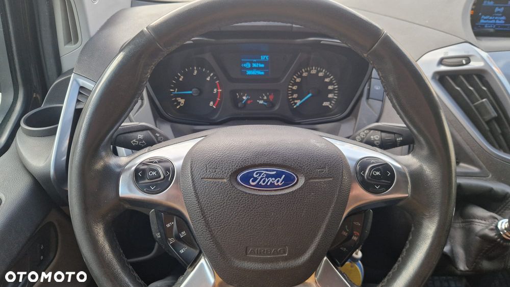 Ford Tourneo Custom - 27