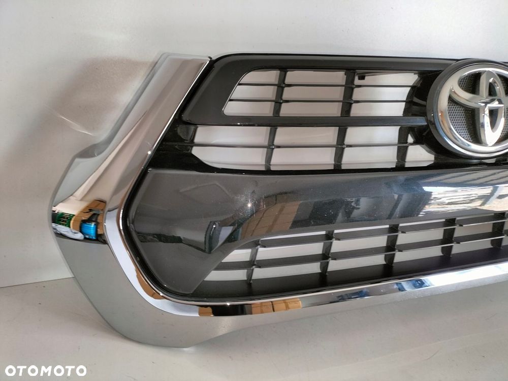 Atrapa kratka grill TOYOTA HILUX 8 VIII LIFT 20- - 2
