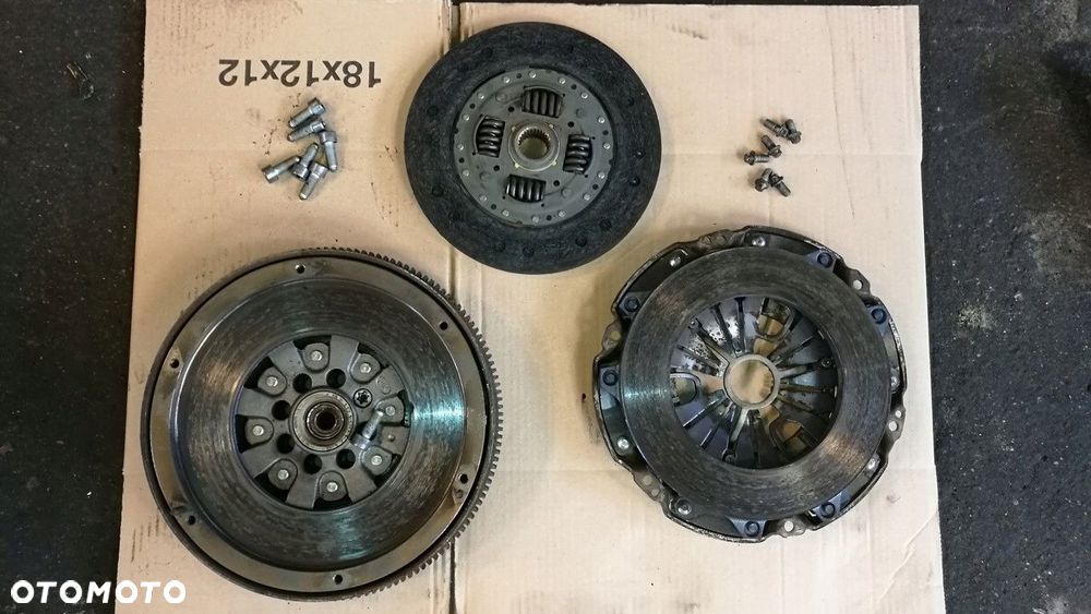 śruba wału koła dwumasowego 2.2 cdi sprinter 906 - 4