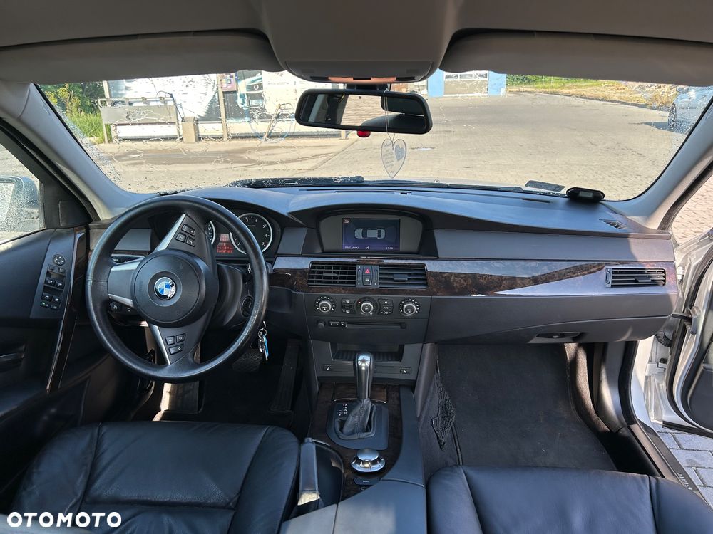 BMW Seria 5 545i - 5