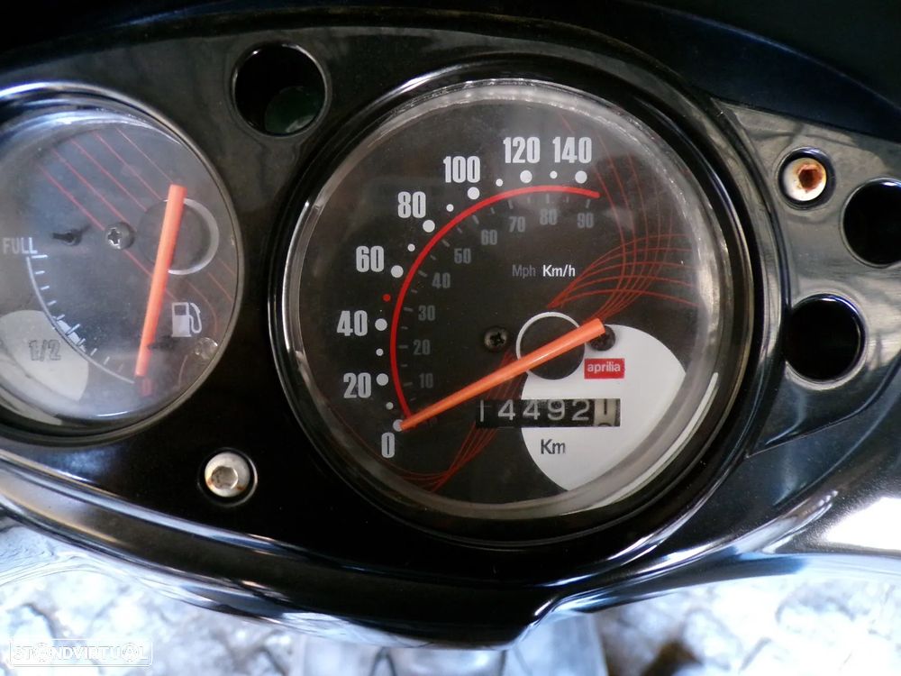 Aprilia SR 125 MOTARD - 4