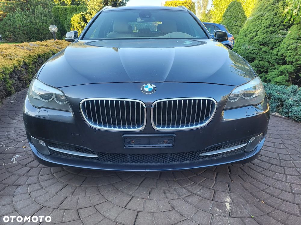 BMW Seria 5 525d - 12