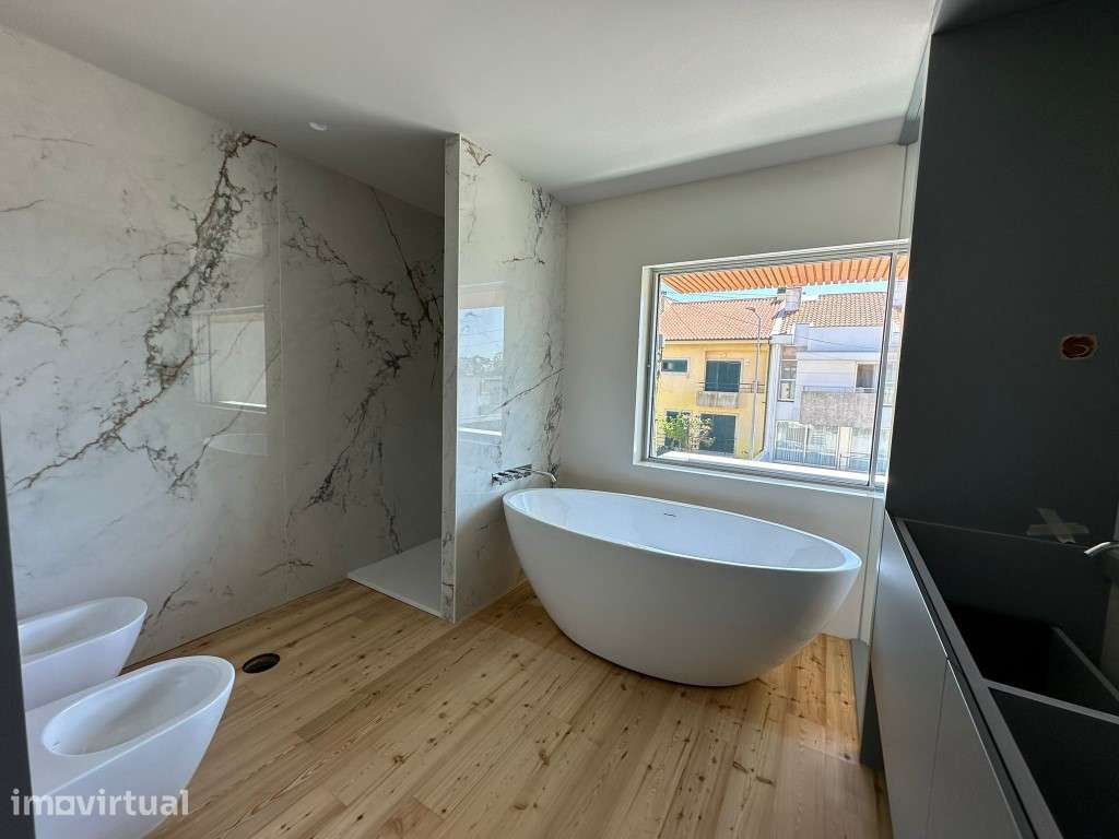 Moradia de Luxo com piscina em Gaia - Grande imagem: 2/7