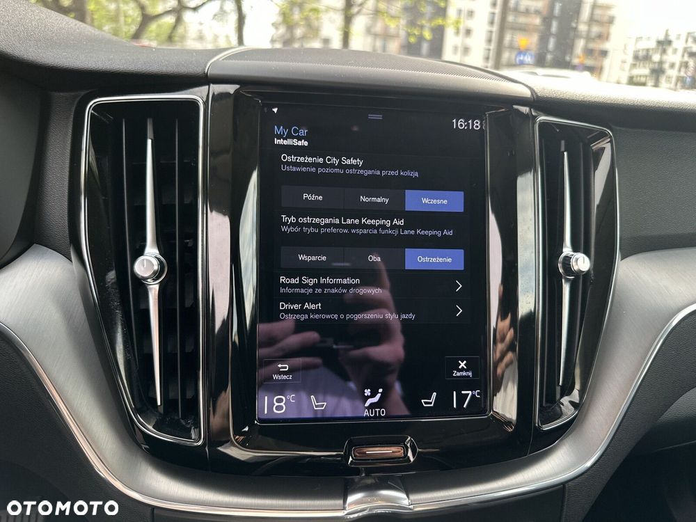 Volvo XC 60 B4 B Momentum - 19