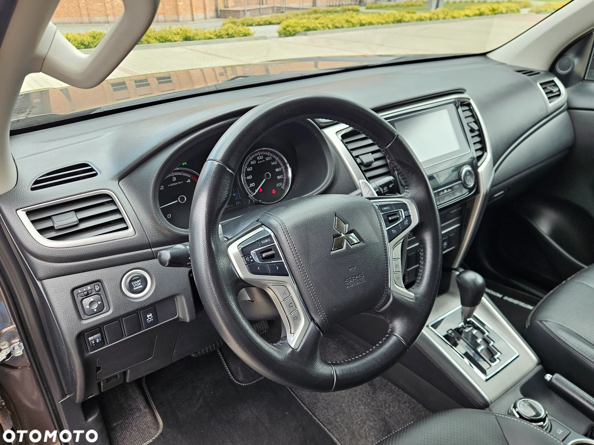 Mitsubishi L200 2.2 d DC Instyle Plus - 14