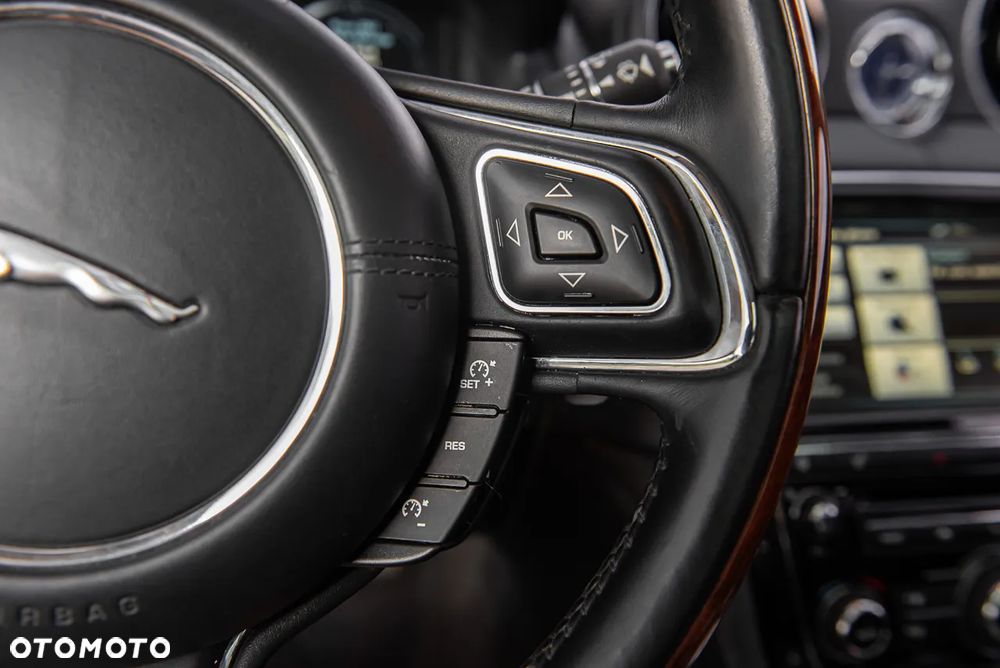 Jaguar XJ 3.0 D V6 Premium Luxury - 17
