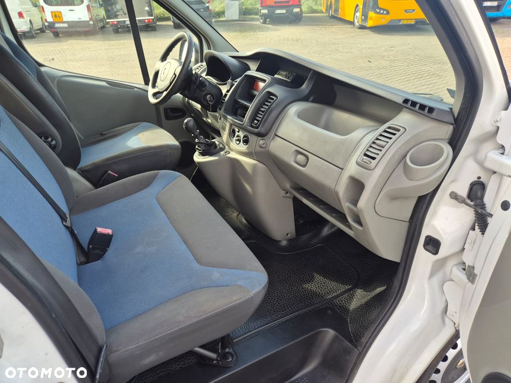 Renault Trafic 115KM / CHŁODNIA IZOTERMA / THERMO KING / PO SERWISACH / GOTOWY DO PRACY / WTYCZKA ZEWNĘTRZNA / 3 MIEJSCA / BEZWYPADKOWY - 23