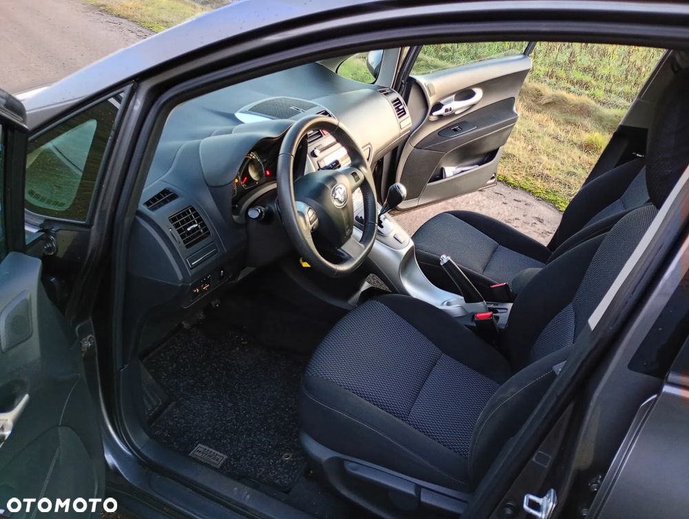 Toyota Auris 1.6 Premium Comfort MS - 6