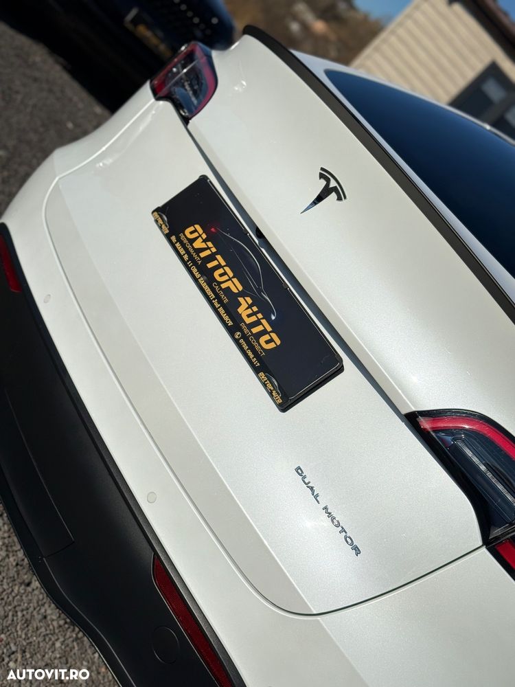 Tesla Model Y AWD Performance - 36