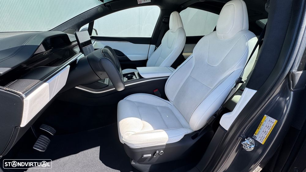 Tesla Model X Plaid AWD - 11